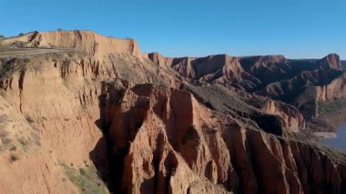 Colorado Kanyonu, Burujon, Toledo, İspanya 'ya benzer şekilde aşınmış uçurumlar.