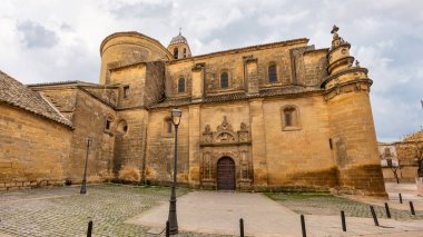 El Salvador 'un kutsal kilisesi, Ubeda, Jaen' deki ortaçağ kilisesi.
