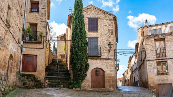 Matarrana bölgesindeki İspanyol Toskana adlı resimli binalar.