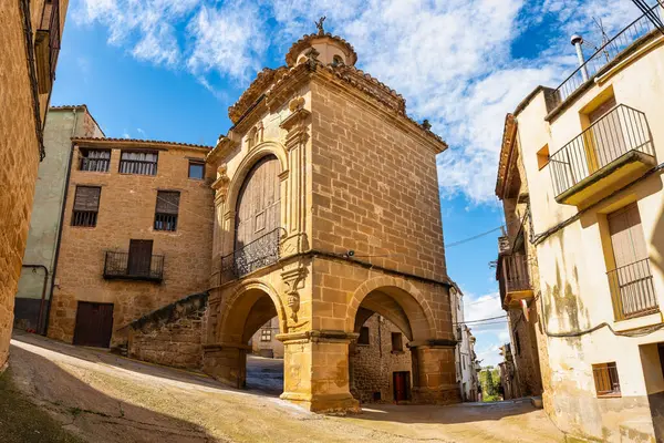 Calaceite, Matarrana, Teruel 'deki çarpıcı ortaçağ taş binaları.
