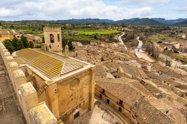Matarrana, Teruel bölgesindeki ortaçağ Valderrobres köyünün panoramik manzarası