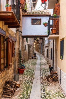 Ortaçağ evleri, Valderrobres ve Teruel arasındaki yüksek geçitli dar sokaklar.