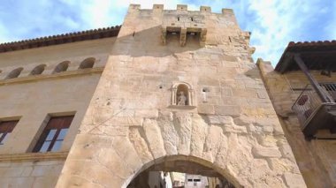 Matarrana bölgesindeki güzel Valderrobres köyüne ortaçağ kapısı.