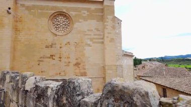 Ortaçağ İglesia y castillo en la zona anıtı, Teruel