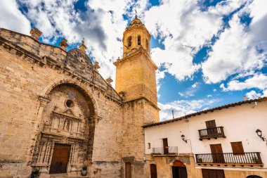 Yüzyıllar önce Penarroya de Tastavins, Teruel 'de inşa edilmiş bir Katolik taş kilisesi..