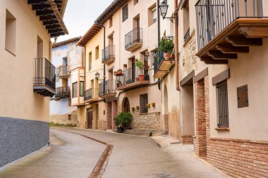 Rafales, Teruel, Matarrana köyünde eski evleri olan Picturesque Caddesi