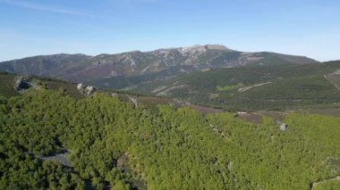 İspanya 'nın orta kesimindeki Somosierra dağ sırasının yüksek zirveleri