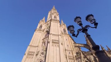 San Sebastian, Bask Bölgesi 'nin turistik şehri Good Shepherd Katedrali' nin kulesi.