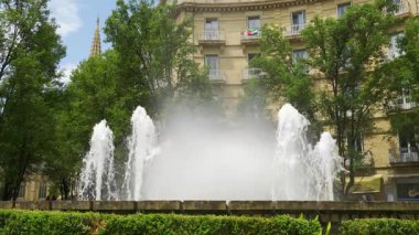 Kuzey İspanya 'da Bask şehri San Sebastian' ın merkezindeki çeşme.