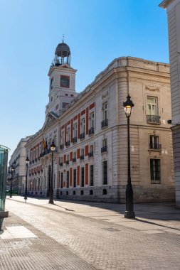 İspanya 'nın Puerta del Sol kentindeki Madrid Topluluğu' nun yönetim merkezinin bulunduğu bina..