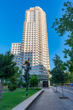 Madrid 'in yenilenmiş Plaza de İspanya' sında Neoklasik stil gökdelenler