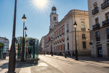 Madrid, İspanya, 26 Temmuz 2025: Madrid 'deki neoklasik binalar, şafak vakti