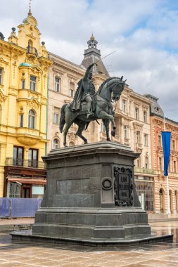 Şehrin tarihi merkezindeki Ban Jelaciç Meydanı, başkent Hırvatistan 'ın ana meydanı..