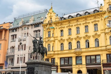 Şehrin tarihi merkezindeki Ban Jelaciç Meydanı, başkent Hırvatistan 'ın ana meydanı..