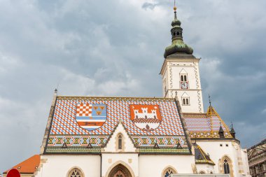 Güzel St. Marks Kilisesi, ülke arması motifleriyle dekore edilmiş çatısı, Zagreb ve Hırvatistan