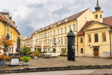 Zagreb, renkli cepheli ve tipik çatıları olan pitoresk evlerle tarihi bir merkez, Hırvatistan