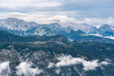 Slovenya Triglav Parkı ile Julian Alplerinin panoramik görüntüsü