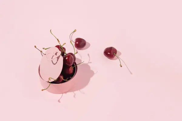 Une Boîte Pleine Cerises Mise Page Créative Fruits Esthétiques Style — Photo