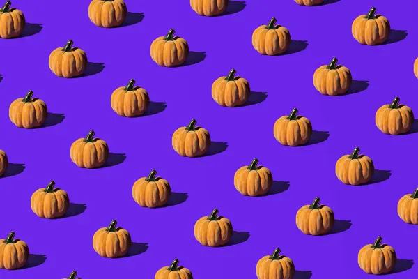 Halloween Dekorationen Kreativem Muster Auf Lila Hintergrund — Stockfoto