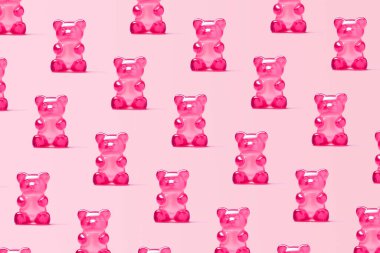 Şirin pembe ayı şekerlemeleri. Sevgililer Günü. Pembe arkaplanda desen.