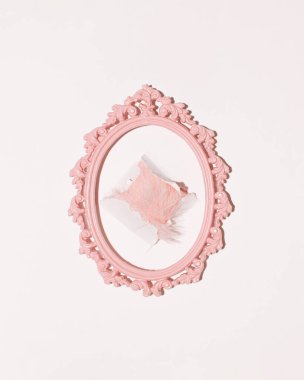 Duvar kâğıdında, oval barok çerçeve, yaratıcı dekorasyon, kadınsı estetik....