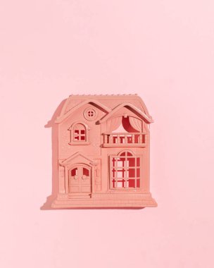 Cennet gibi bir aile evi modeli, pastel pembe düz kompozisyon. Kız tarzı.