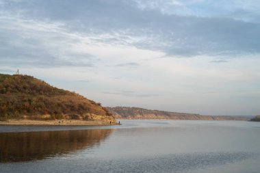 Güzel deniz manzarası ve göl.