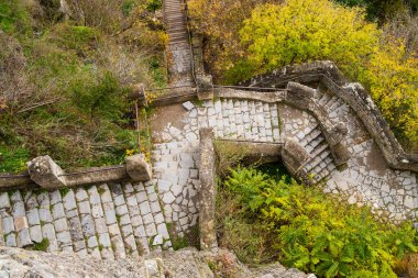 Eski şatonun eski taş köprüsü