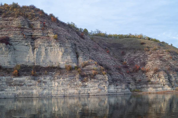 Güzel göl manzarası