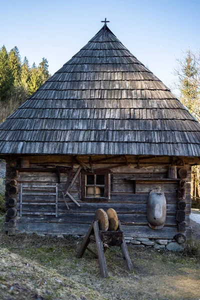 Köydeki Eski Ahşap — Stok fotoğraf
