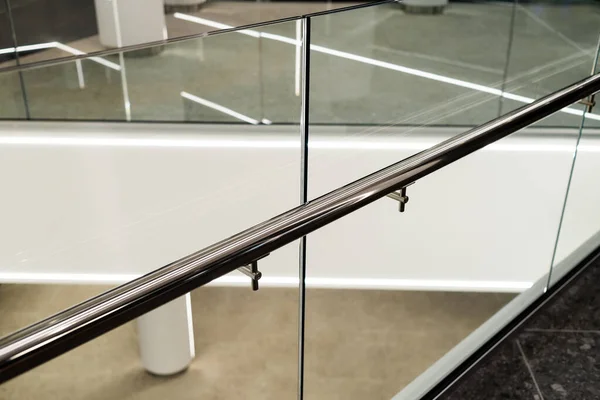 Grades Aço Inoxidável Parede Vidro Interior Edifício Moderno — Fotografia de Stock