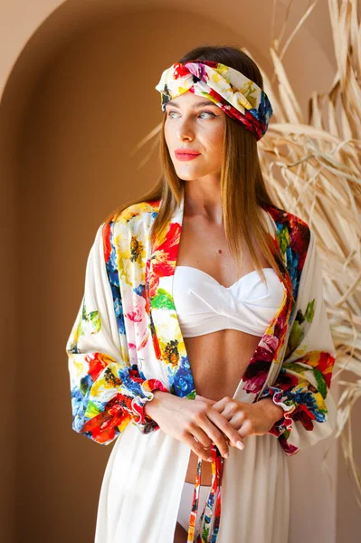 伝統的なウクライナの民族衣装を着た美しいスロバキア人女性 — ストック写真