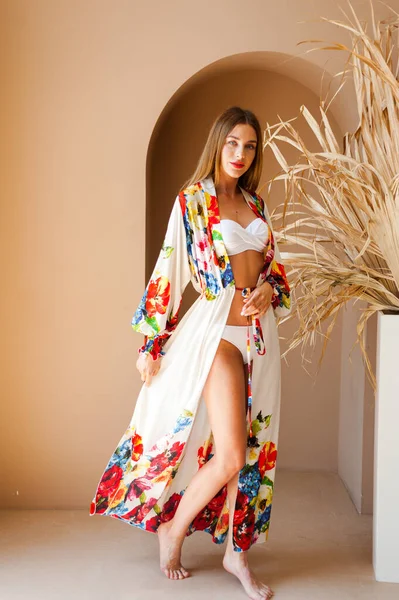 Красива Молода Жінка Традиційній Сукні — стокове фото