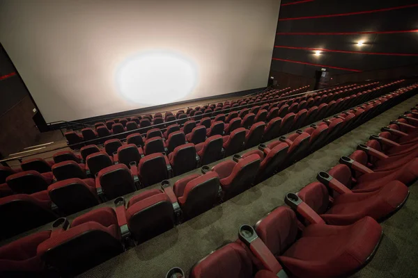劇場内部背景映画館の空の講堂 — ストック写真