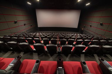 Salondaki boş sinema koltukları. 3d hazırlayıcı.