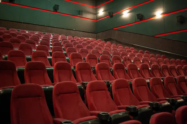 Пустой Кинотеатр Красными Сиденьями Стульями — стоковое фото