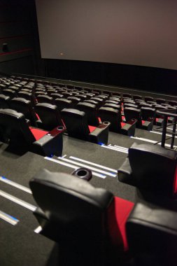 Havaalanındaki kalabalık.