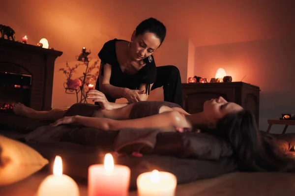 Beautiful Young Couple Having Massage Spa Salon — Photo