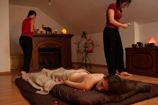 Young Couple Having Massage Spa Salon — Stock Photo, Image