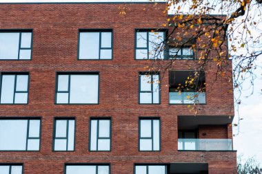 Şehirdeki modern apartman