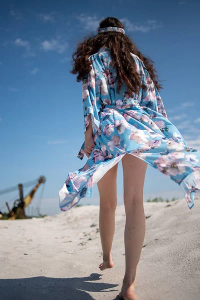 Красива Дівчина Сукні Пляжі — стокове фото
