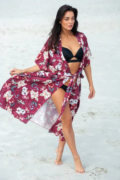 Красива Молода Жінка Купальнику Пляжі — стокове фото