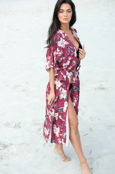 Красивая Молодая Женщина Купальнике Пляже — стоковое фото