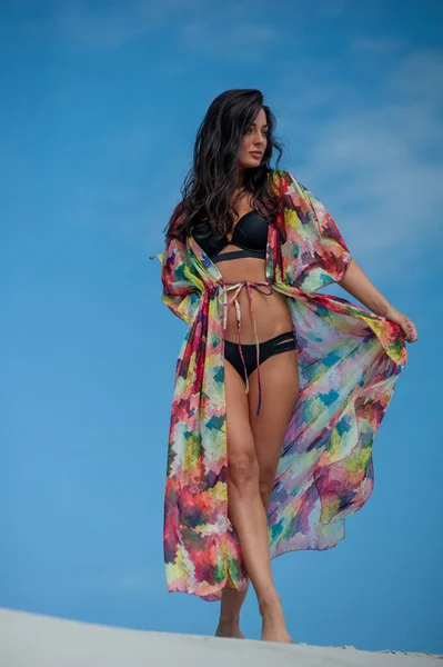 Vacker Ung Kvinna Badkläder Poserar Stranden — Stockfoto