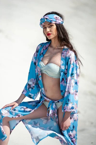 Beautiful Young Woman Swimsuit Sunglasses Posing Beach — ストック写真