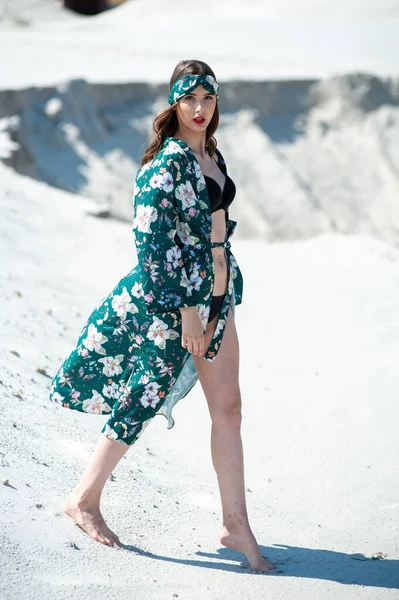 Beautiful Young Woman Swimsuit Sunglasses Posing Beach — Stockfoto