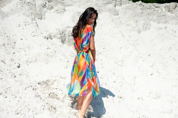 Красивая Молодая Женщина Купальнике Белом Платье Пляже — стоковое фото