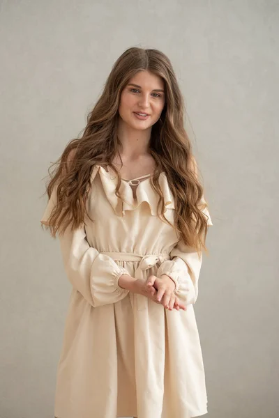 Beautiful Young Smiling Woman Portrait Wavy Hair Dressed Beige Dress — Stock Photo, Image