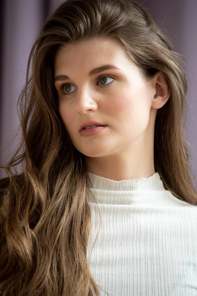 Güzel bir kadının portresi.. 