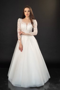 Gelinlik giymiş gelin 